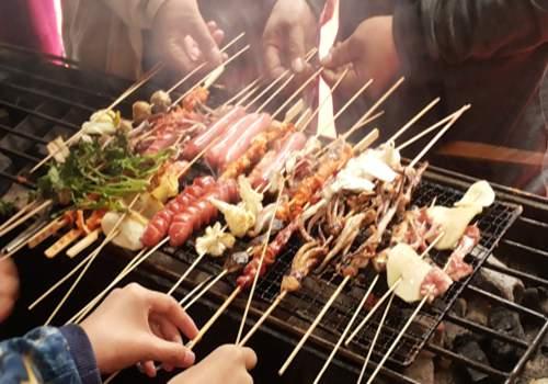 夏季烧烤和啤酒更好