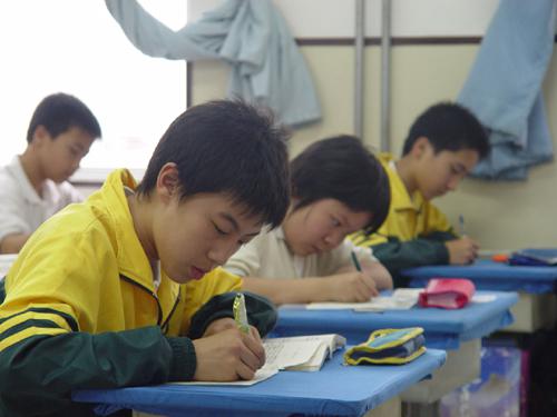 以下是艰苦奋斗的座右铭