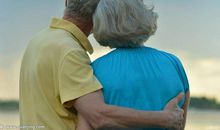 祝老人游玩开心的句子