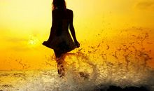 在海边愉快开心的句子