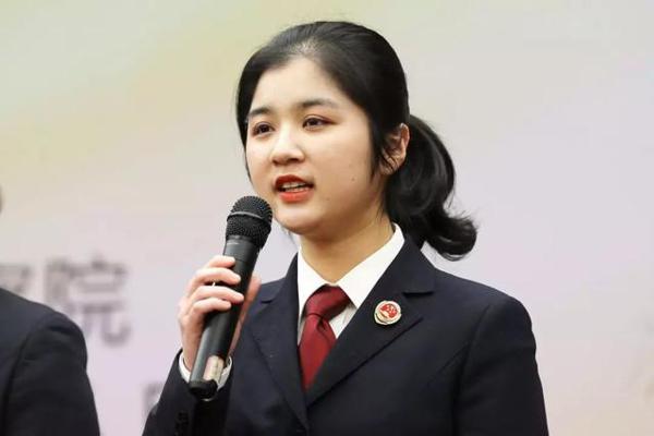 牛角把奶油染成骨头
