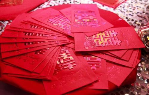  祝你们两个充满爱心和深情