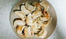 煎饺好吃的朋友圈说说 第一次做煎饺的说说