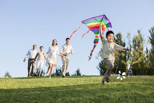 很高兴与我的孩子在一起陪伴他的童年