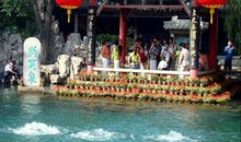 描写趵突泉的句子