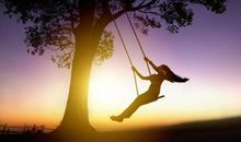 形容坐秋千时开心的句子