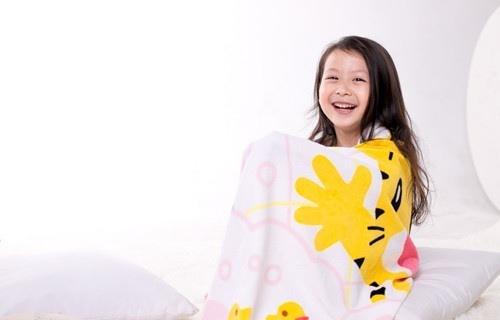女儿在夏天是父母的小冰糕