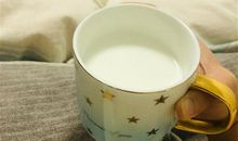 睡前喝一杯牛奶的说说 喝牛奶发朋友圈的说说