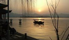 关于描写西湖优美的句子