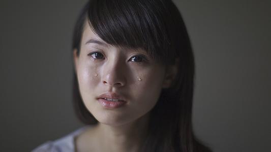 实际上