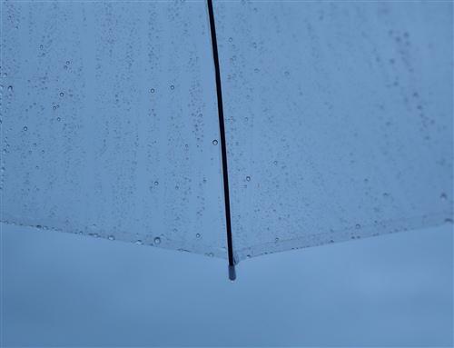 整夜都在下雨
