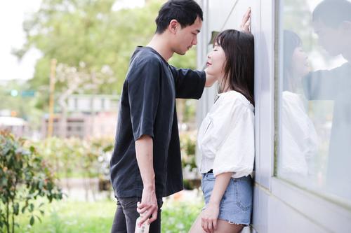 看看小编为使恋人幸福而编写的句子