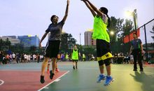 打篮球激烈的场面描写句子