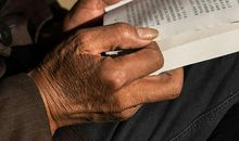 描写父亲手粗糙的句子