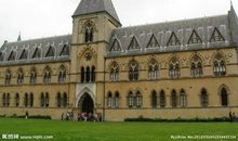 描写学校建筑的句子