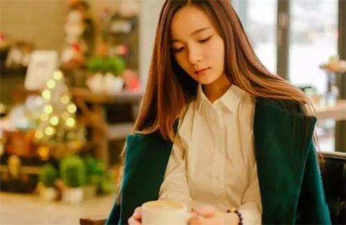 一个重视金钱的女人