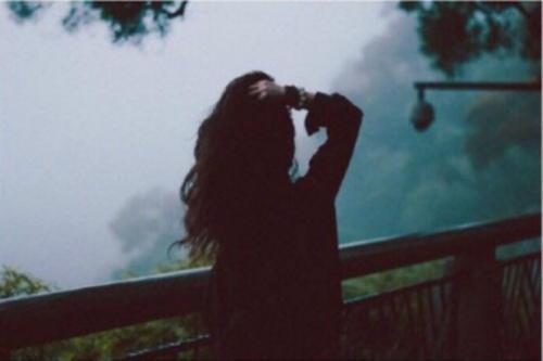 一个人会因为痛苦而流泪
