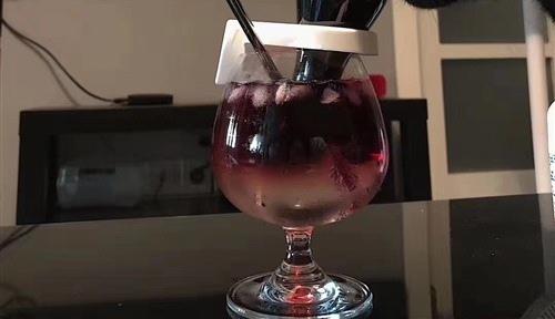 独自喝酒