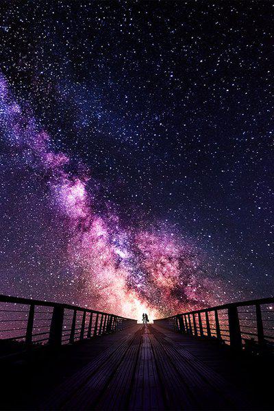 天空已经显示出粉红色的曙光