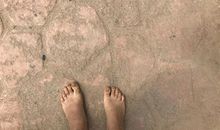 赤脚走路的说说