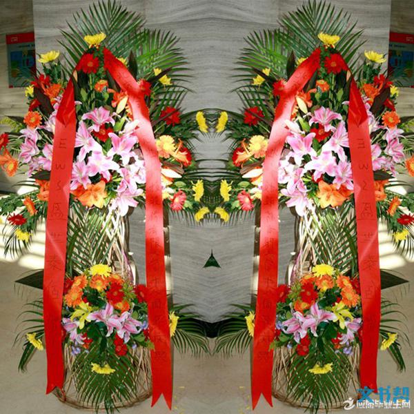 朋友们来祝贺他