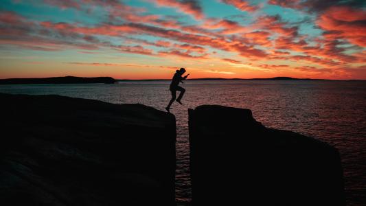 这个世界上没有人比其他人更容易生活