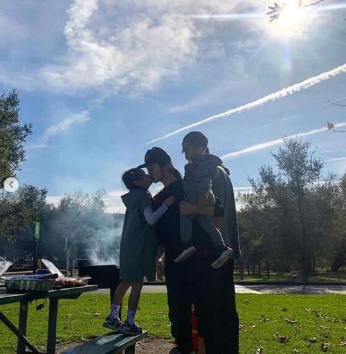 爸爸妈妈之间的关系最大