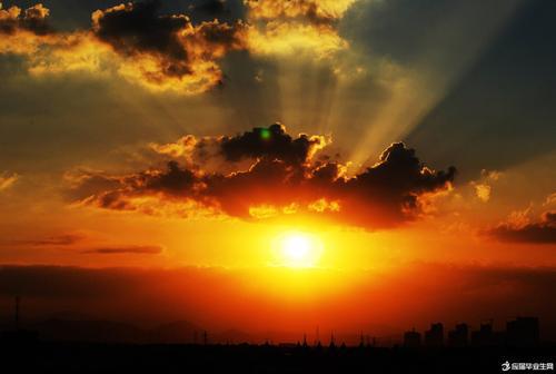   形容夕阳的习语  1