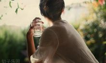 心痛到无法呼吸的说说：在所有回不去的日子里，我最喜欢你