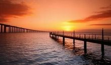 励志句子简短：比你差的人还没放弃，比你好的人还在努力