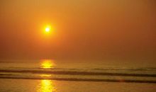 描写海边夕阳的句子