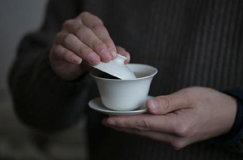 为什么同一瓶中有毒