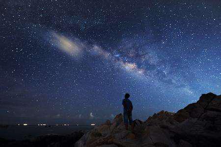 尽管星星离我们很远