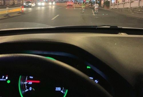 尽管许多女司机已经获得了驾驶执照