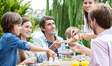 朋友一起聚餐开心的句子