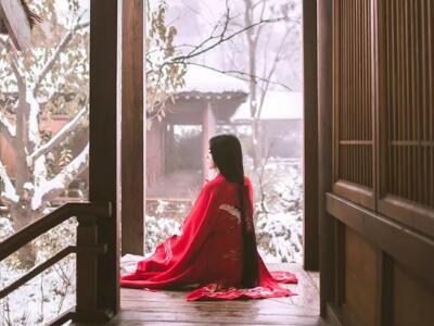 伊拉克人彼此靠近