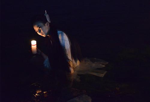 你的婚纱像火一样