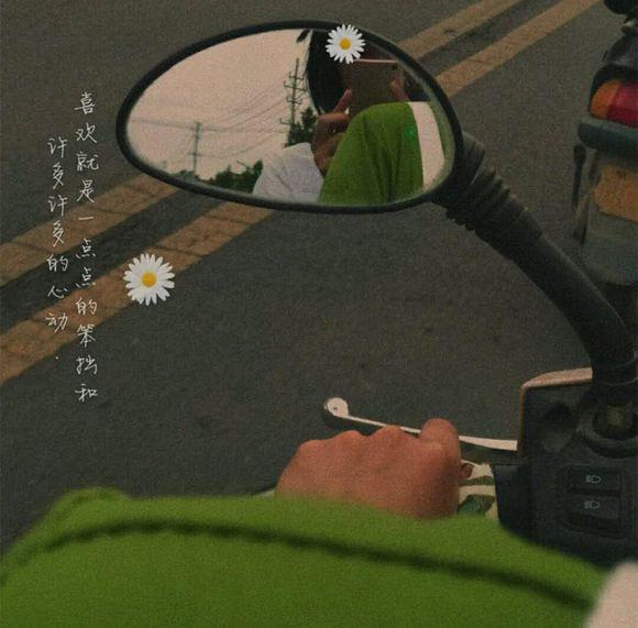 清澈的水照在地球上