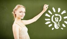 描写老师年轻的开心的句子