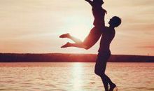 结婚七年甜蜜的纪念日的句子 结婚七年纪念日朋友圈说说