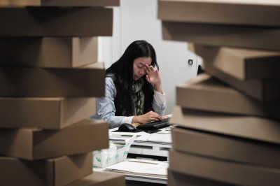 一英寸的相思和一英寸的灰色使我充满了感伤的心