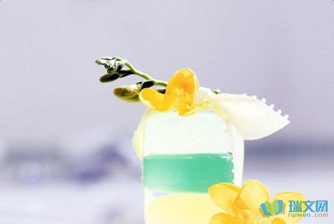 简单的信息传达着祝福的声音