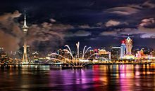 描写海边开心夜景的句子