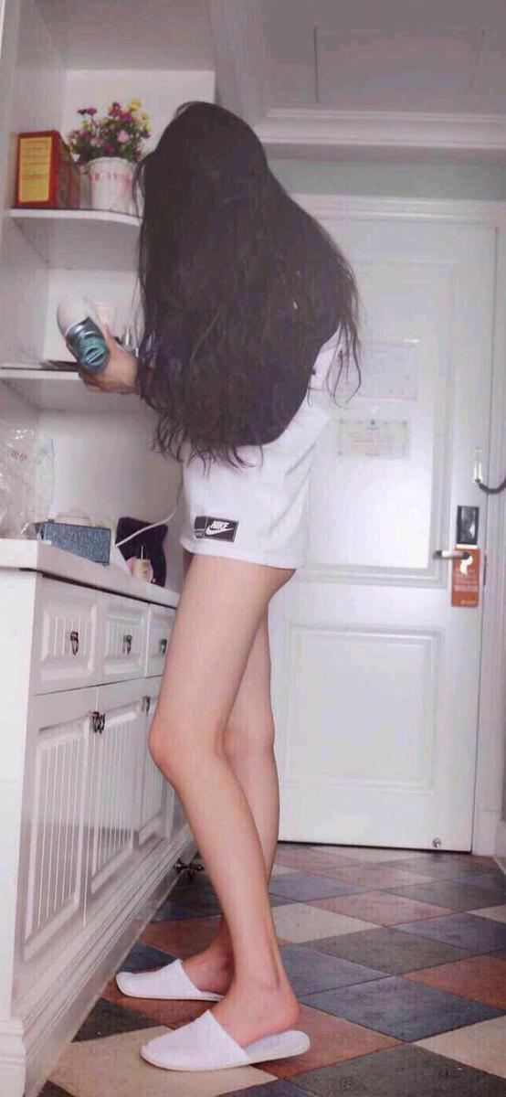 蓝天白云上点缀着无数小星星