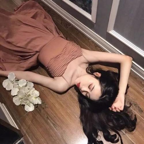 以下是编辑为每个人的快速情感语录编写的令人心痛的句子