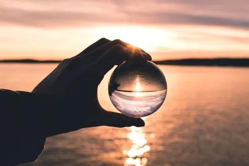 我脑海中的想法和梦中的图画不得不将我拖回现实