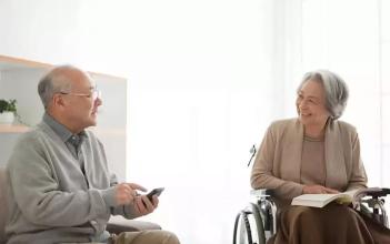 我在养老院1看到老人的悲伤的一句话