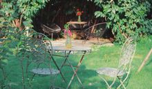 形容人开心神态的句子 一个人开心的动作的句子