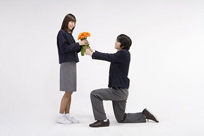 告诉女孩最感人的词，真实的爱语，使女孩哭泣的真实词