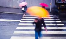 下雨感慨说说心情 适合雨天发的简短句子
